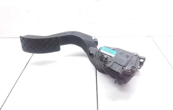 Volkswagen PASSAT B5 Accelerator throttle pedal 8D1723523F