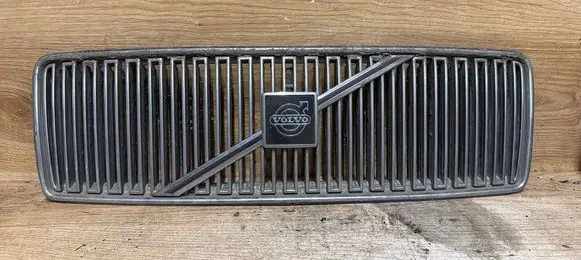 Volvo 760 Front bumper upper radiator grill 