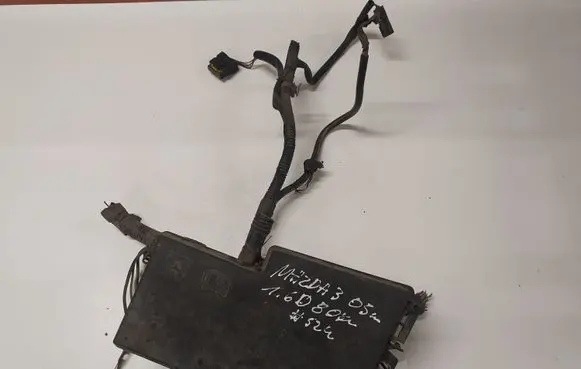Mazda 3 I Fuse module 3M5T14A142AB BP4K66767 8688039