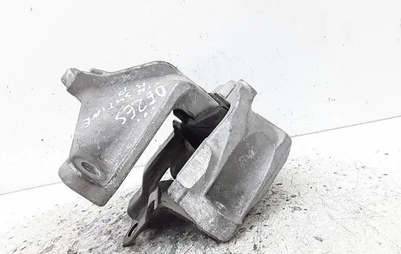 Mitsubishi Outlander Engine mount bracket