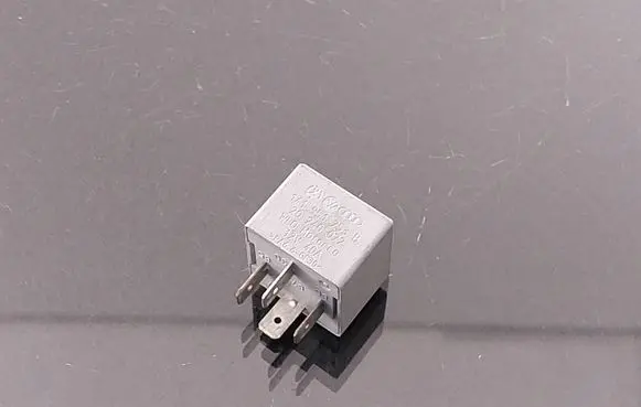 Volkswagen Touareg I Other relay 141951253