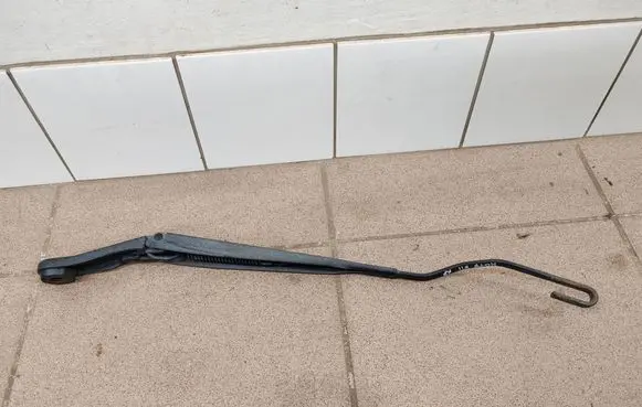 Nissan Note (E11) Front wiper blade arm