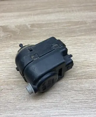 Citroen Berlingo Headlight level adjustment motor 