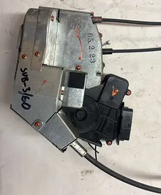 Subaru Legacy Front door lock 05223