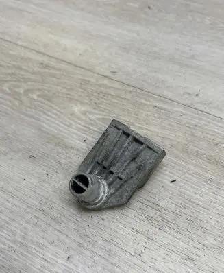 Porsche Cayenne (92A) Radiator mount bracket 95810666000 7P0121079