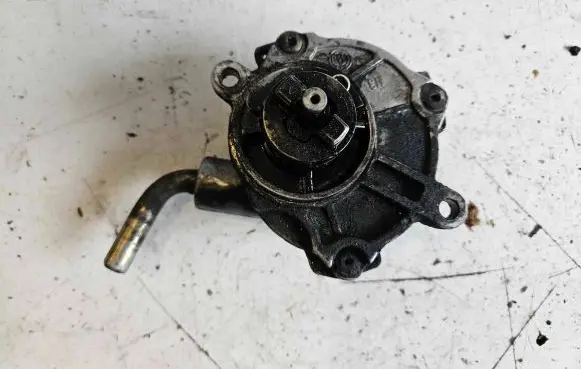 Mercedes-Benz Vito Viano W638 Vacuum pump A611230 519935