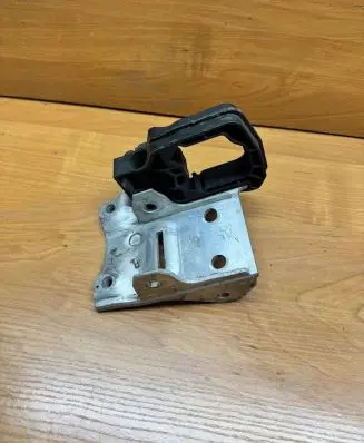 BMW 5 F10 F11 Radiator mount bracket 7186513 7207151 7211161