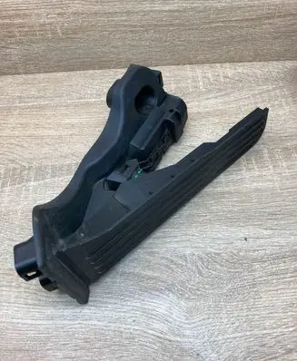 Volkswagen PASSAT B6 Accelerator throttle pedal 1K1723503AP 6PV011039