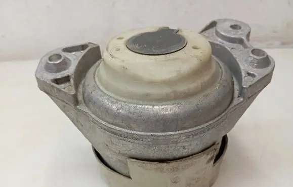 Mercedes-Benz E W238 Engine mount bracket A2382401300