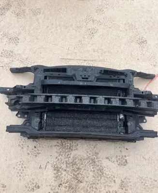 Volkswagen Touran I Radiator support slam panel