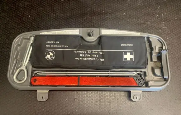 BMW 7 F01 F02 F03 F04 Tool box 6784442 15361710