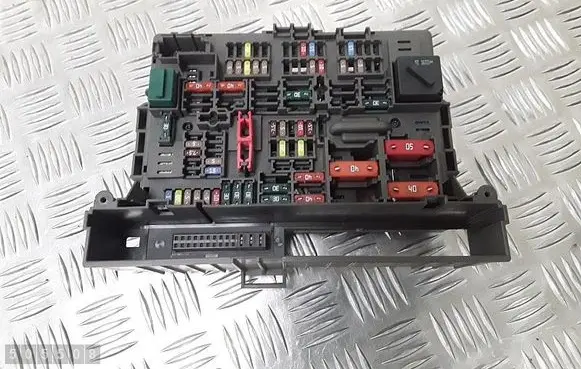BMW 3 E92 E93 Fuse module 911944605