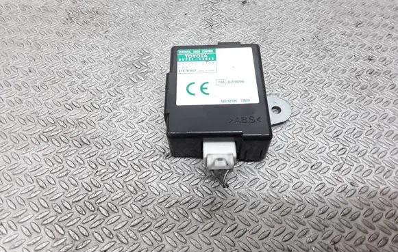 Toyota Corolla Verso E121 Door central lock control unit/module 8974113040