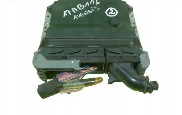 Toyota Avensis T270 Engine control unit/module 8966105000