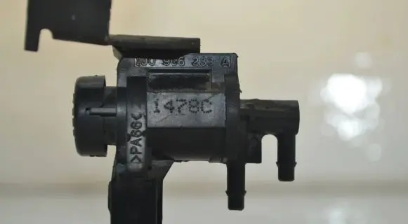 Audi A4 S4 B7 8E 8H Turbo solenoid valve 1J0906283A 1478C