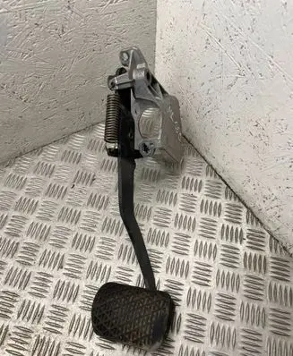 Mercedes-Benz ML W163 Brake pedal 163290047