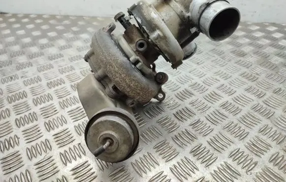 Toyota Avensis T250 Turbo 172010R020