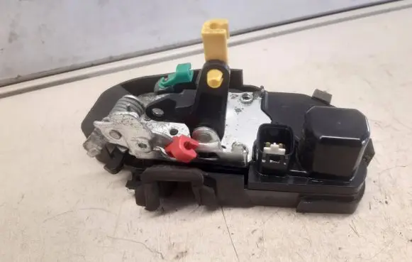 Chrysler 300 - 300C Front door lock MOU0792