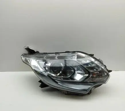 Mitsubishi L200 Headlight/headlamp 8301C742