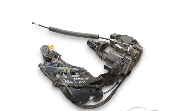 Jaguar XF X250 Front door lock 8X23203A29AF