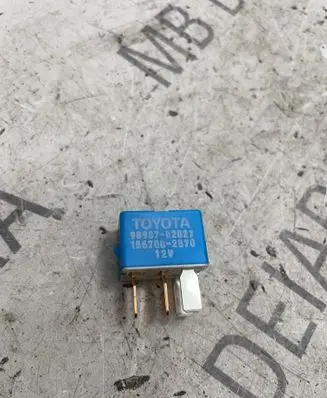 Lexus CT 200H Coolant fan relay 9098702027