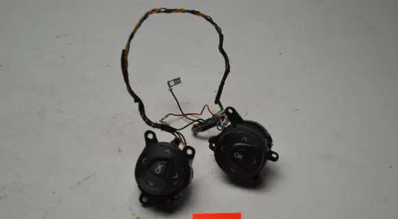 Ford Focus Steering wheel buttons/switches AM5T14K147BA AM5T14K147AA
