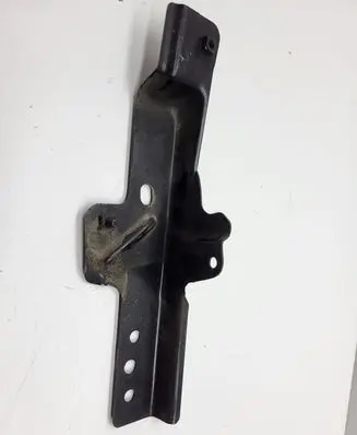 Audi Q7 4L Front bumper mounting bracket 4L0805697