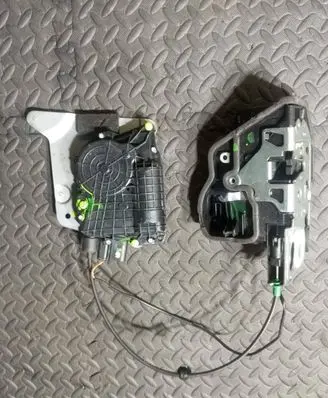 BMW 6 E63 E64 Front door soft close latching motor (coupe) 4152309208 7202162