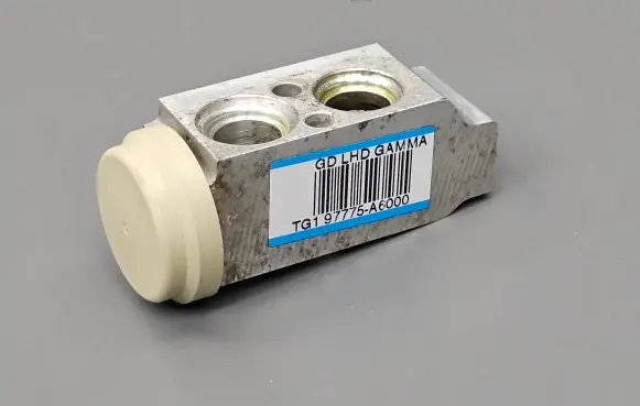 Hyundai i30 Air conditioning (A/C) expansion valve 97775A6000