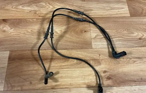 Mercedes-Benz C W203 ABS brake wheel speed sensor A2035400417 1661003