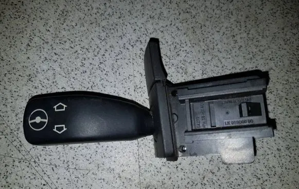 BMW 5 E39 Steering wheel adjustment switch 8373901