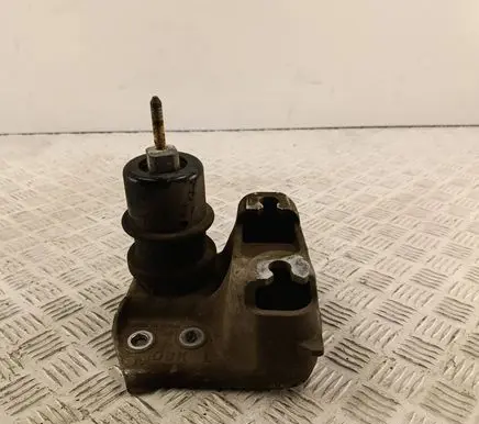 Subaru Outback (BS) Engine mount bracket 
