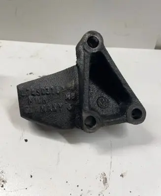 Volkswagen Multivan T4 Generator/alternator bracket 074903147