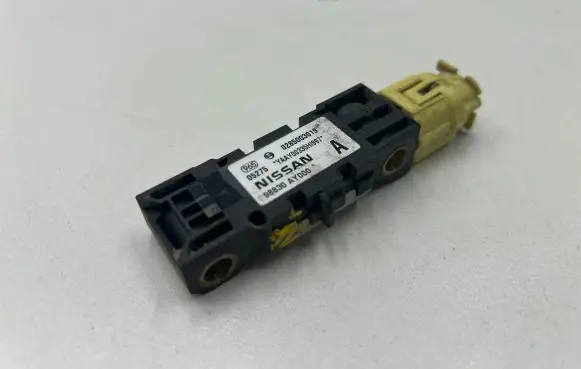 Nissan Almera Tino Airbag deployment crash/impact sensor 98830AY000 0285003019