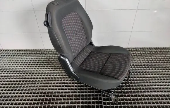 Mitsubishi Colt Front passenger seat 