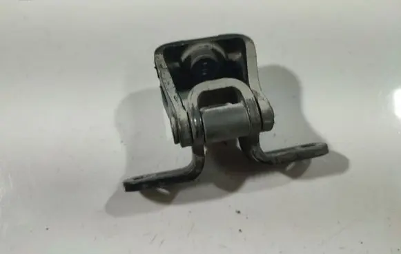 Skoda Superb B6 (3T) Rear door lower hinge 