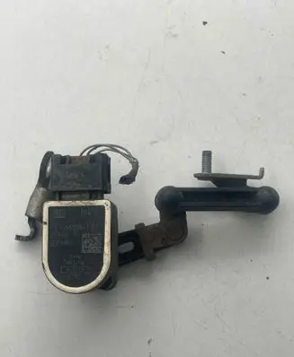 Headlight/headlamp level sensor