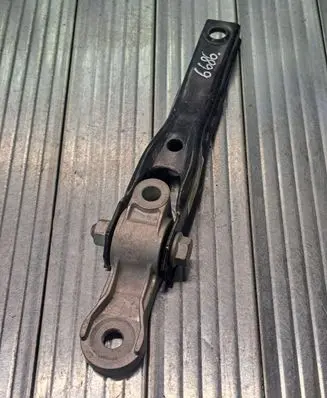 Volkswagen Golf VII Gearbox mounting bracket 5Q0199855AB 19092014 X444RW11K1122S