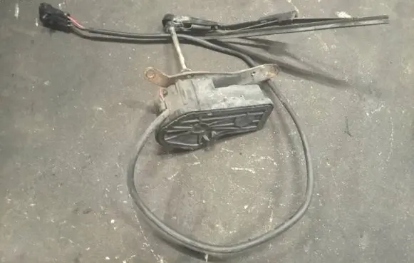 Volvo S40, V40 Headlight wiper motor 30852644