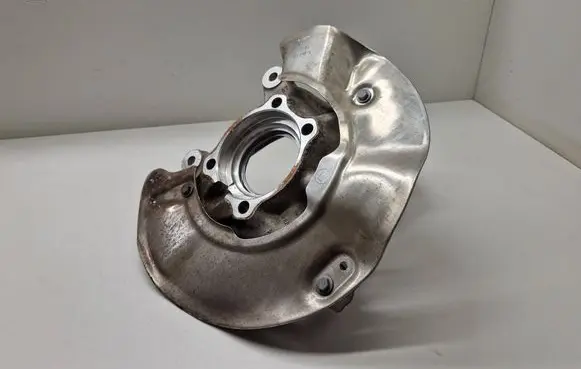 BMW 2 Active Tourer U06 Front wheel hub 6890171