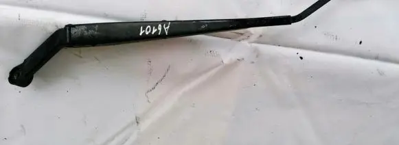 Nissan X-Trail T31 Front wiper blade arm