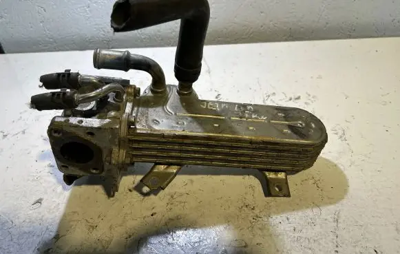 Volkswagen Jetta V EGR valve cooler 038131513AD 7210275 3906271