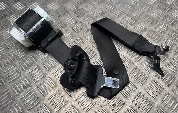 BMW X1 E84 Front seatbelt 34058427 0811131504 0T14