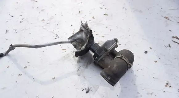 Volkswagen PASSAT B8 Throttle valve 04L131501C