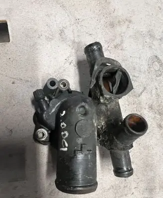 Thermostat/thermostat housing