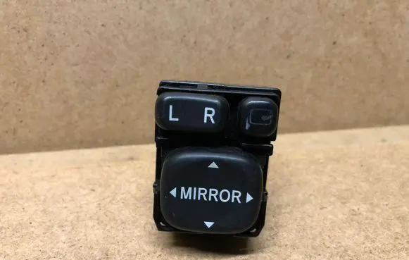 Toyota Avensis T250 Wing mirror switch 183575