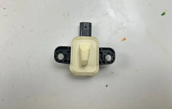 Mercedes-Benz CLA C117 X117 W117 Airbag deployment crash/impact sensor A1668210351