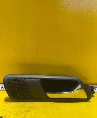 Volkswagen PASSAT B6 Rear door interior handle 3C4839114