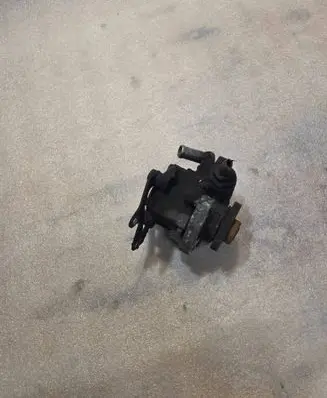 BMW 5 E34 Power steering pump 