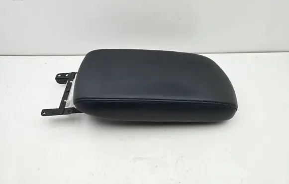 Toyota RAV 4 (XA40) Armrest 